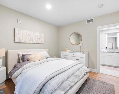 1420 Chestnut Street - Photo Thumbnail 17