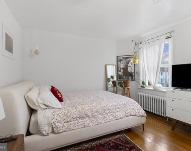 239 E Girard Avenue - Photo Thumbnail 12