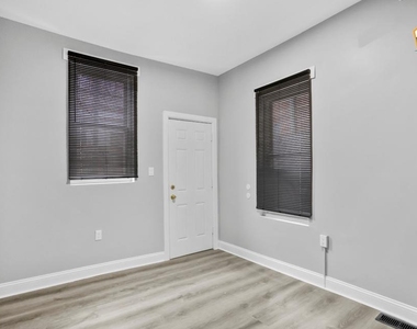 3218 N Hope Street - Photo Thumbnail 8