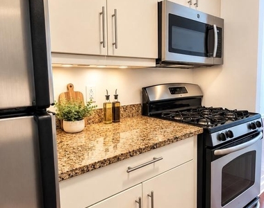 219 S 18th Street - Photo Thumbnail 5