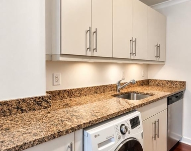 219 S 18th Street - Photo Thumbnail 4
