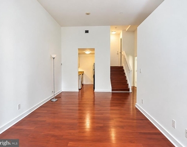 219 S 18th Street - Photo Thumbnail 2