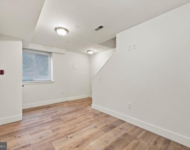 3002 W Girard Avenue - Photo Thumbnail 8