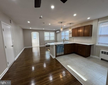 453 W Ellet Street - Photo Thumbnail 2