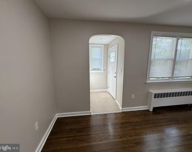 453 W Ellet Street - Photo Thumbnail 5