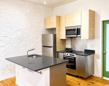619 S 52nd Street - Photo Thumbnail 4