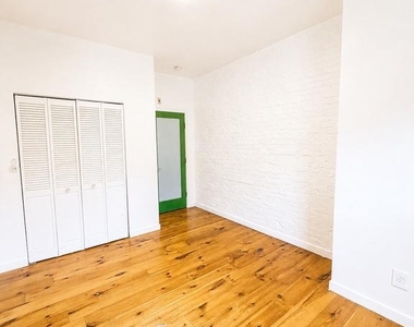 619 S 52nd Street - Photo Thumbnail 6