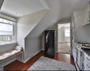 446 Evergreen Avenue - Photo Thumbnail 2