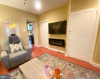 4323 Dexter Street - Photo Thumbnail 4