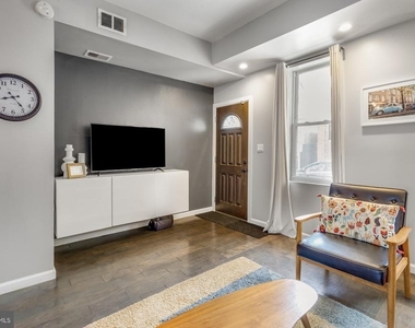 1104 E Dunton Street - Photo Thumbnail 3