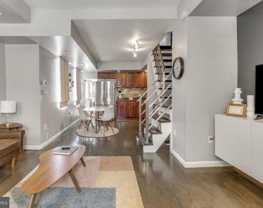 1104 E Dunton Street - Photo Thumbnail 4