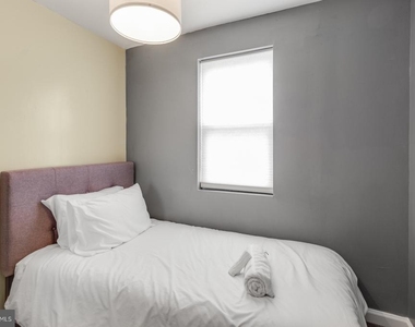 1104 E Dunton Street - Photo Thumbnail 12