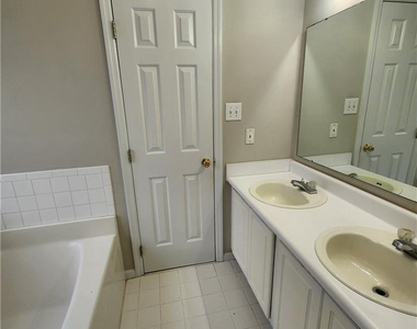 1825 Swann Street - Photo Thumbnail 10