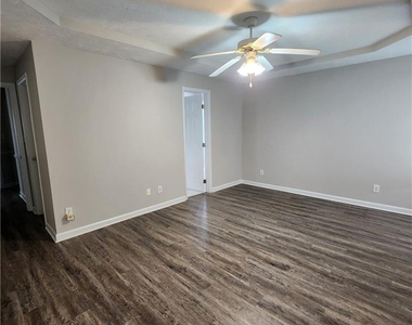 1825 Swann Street - Photo Thumbnail 9