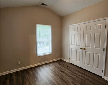 1825 Swann Street - Photo Thumbnail 7