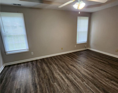 1825 Swann Street - Photo Thumbnail 8