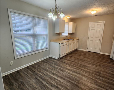 1825 Swann Street - Photo Thumbnail 5