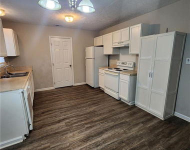 1825 Swann Street - Photo Thumbnail 4
