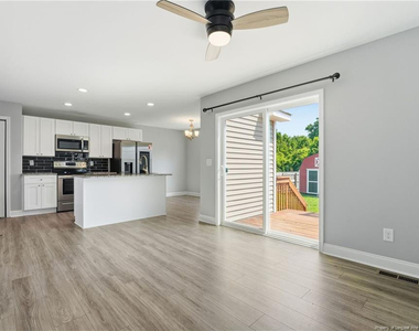 935 W Illinois Avenue - Photo Thumbnail 23