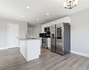935 W Illinois Avenue - Photo Thumbnail 31