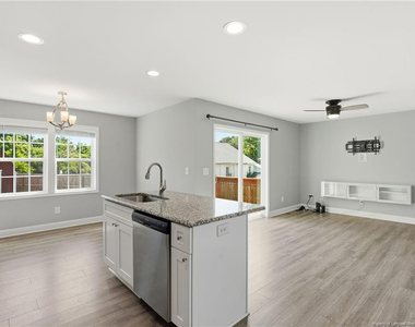 935 W Illinois Avenue - Photo Thumbnail 28