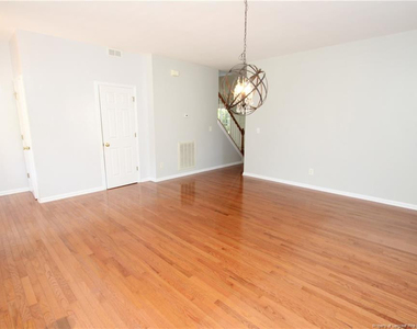 208 Chieftain Drive - Photo Thumbnail 5