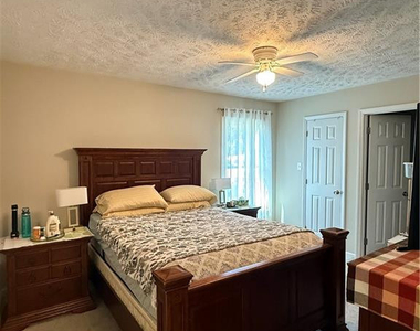 84 Hawksworth Place - Photo Thumbnail 5