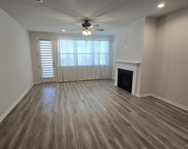 25 E Caxton Court - Photo Thumbnail 2