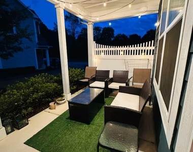 429 Hopwood Way - Photo Thumbnail 9