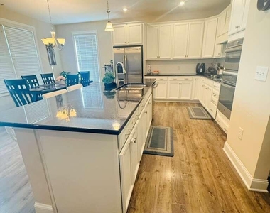 429 Hopwood Way - Photo Thumbnail 4