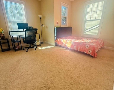 429 Hopwood Way - Photo Thumbnail 15