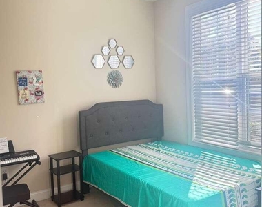 429 Hopwood Way - Photo Thumbnail 2