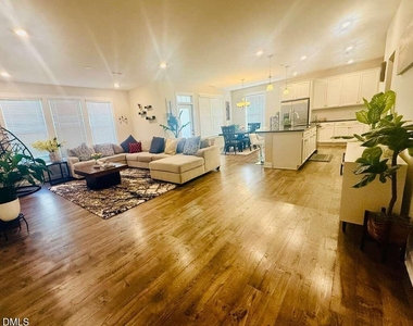 429 Hopwood Way - Photo Thumbnail 7