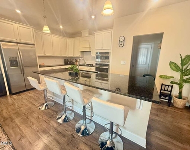 429 Hopwood Way - Photo Thumbnail 5