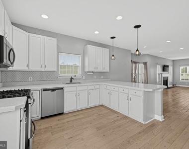 445 Spring Mill Avenue - Photo Thumbnail 9