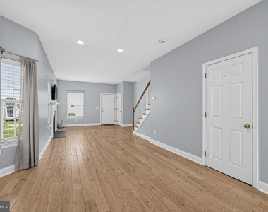 445 Spring Mill Avenue - Photo Thumbnail 3