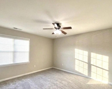 1008 Mica Lamp Court - Photo Thumbnail 3
