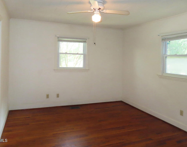 108 Isley Street - Photo Thumbnail 8