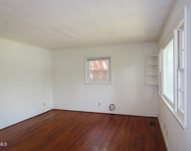 108 Isley Street - Photo Thumbnail 2