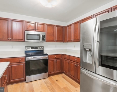 171 Vernon Court - Photo Thumbnail 8