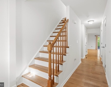 171 Vernon Court - Photo Thumbnail 10