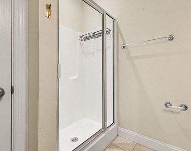 2810 Bedford Green Drive - Photo Thumbnail 14