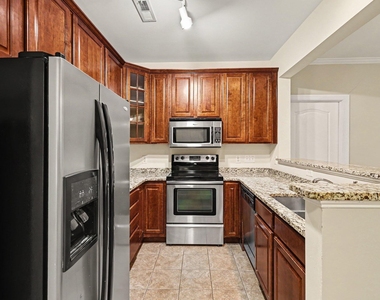 2810 Bedford Green Drive - Photo Thumbnail 9