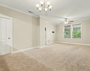 2810 Bedford Green Drive - Photo Thumbnail 2
