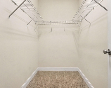 2810 Bedford Green Drive - Photo Thumbnail 13