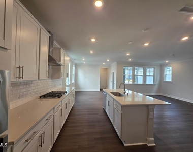 520 Everglow Lane - Photo Thumbnail 20