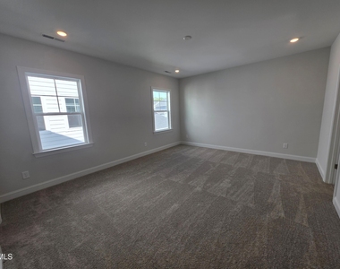 520 Everglow Lane - Photo Thumbnail 12