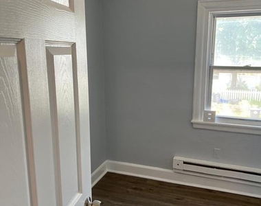 1133 Pine Lane - Photo Thumbnail 10