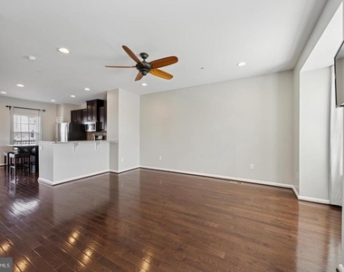 641 Washington Square - Photo Thumbnail 3