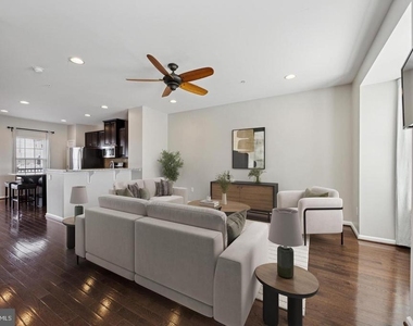 641 Washington Square - Photo Thumbnail 2